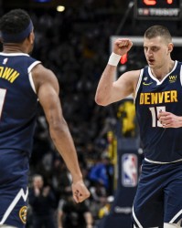 ,恩比德蝉联MVP创历史,76人冲冠再添底气  