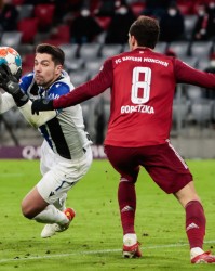  科隆门将神扑两点球助球队逼平拜仁  