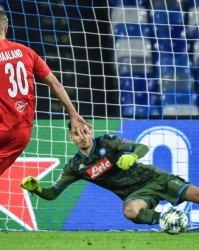  佛罗伦萨边路传中制霸，冈萨雷斯双响炮助球队跻身欧战区