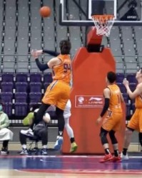  兰斯新球场首秀迎来开门红