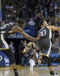  库里单节二十一分勇士击溃鹈鹕巩固榜首位置