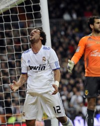  马赛主场上演逆转好戏，帕耶特世界波点燃大球场  